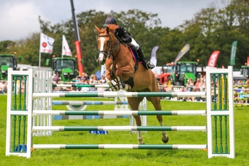 Mark Edwards lands the win in the British Horse Feeds Speedi-Beet HOYS grade C at his local Vale of Glamorgan Show 