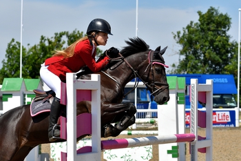 Atlanta Vailionis is Crowned Winner of The Stable Company HOYS 138cms Qualifier at Arena UK