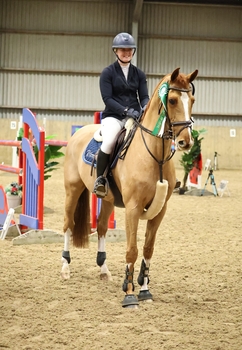 Danielle Farnsworth lands victory in the UNIBED – High Performance Equine Bedding Winter B and C qualifier at Onley Grounds with Kwis