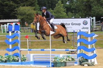 Sandy McLean Dominates Redpost Equestrian Senior Foxhunter Second Round at Felbridge 