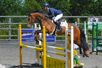 Harry Bateman Dominates the KBIS Insurance Senior British Novice Second Round at Petley Wood Equestrian Centre