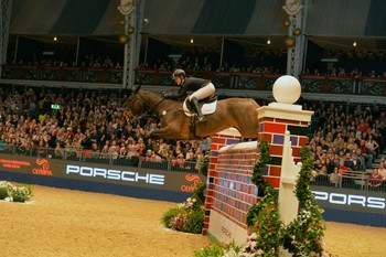 CHRISTMAS COMES EARLY FOR HOLLY IN  THE CAYENNE PUISSANCE