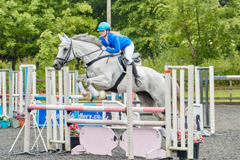 Jennifer O’Neill is Triumphant in the KBIS Insurance Senior British Novice Second Round at Inchcoonans Equestrian Centre           