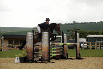 Lottie Tutt Takes Haygain Pony Discovery Second Round Victory at Pyecombe Horse Show