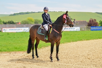 Stephanie Brownbill Secures Nupafeed Supplements Senior Discovery Second Round Victory at Pyecombe
