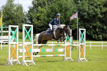 Rebecca Ellis Claims Victory in the Horseware Bronze League Qualifier at Bicton Arena