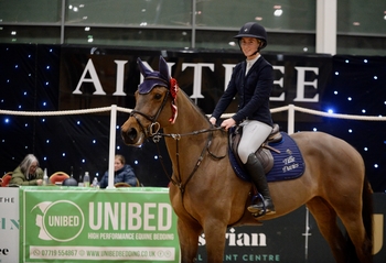 Tillie Davies secures place at Hickstead final with victory in the UNIBED – High Performance Equine Bedding Grades B&C Qualifier 