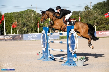 James Smith and Arkuga claim the top spot in the CSI3* 1.50m Grand Prix in Vilamoura 